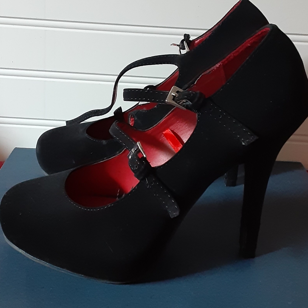 Madeleine Girl size 7 black
